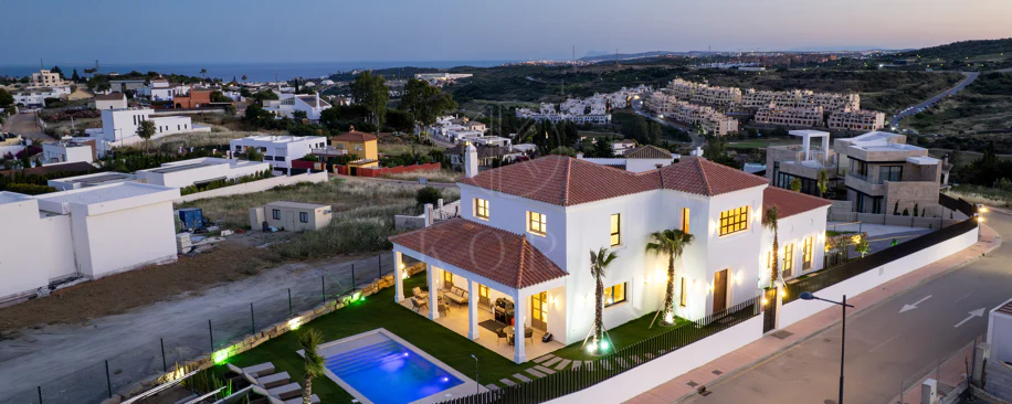 Brand-New 4-Bedroom Modern Villa with Sea Views in Estepona