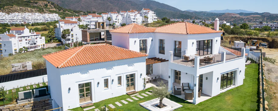 Brand-New 4-Bedroom Modern Villa with Sea Views in Estepona