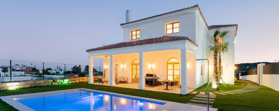 Brand-New 4-Bedroom Modern Villa with Sea Views in Estepona