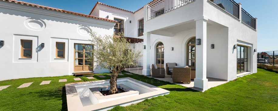 Brand-New 4-Bedroom Modern Villa with Sea Views in Estepona