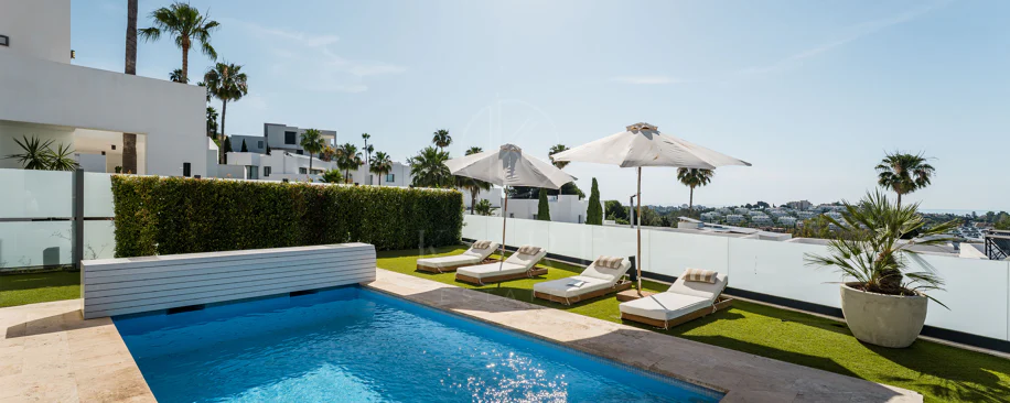 Contemporary Frontline Golf Villa with Panoramic Sea and Mountain Views