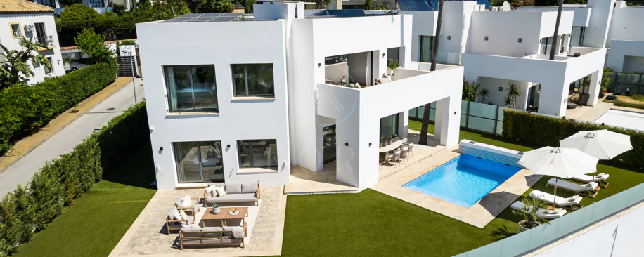 Contemporary Frontline Golf Villa with Panoramic Sea and Mountain Views