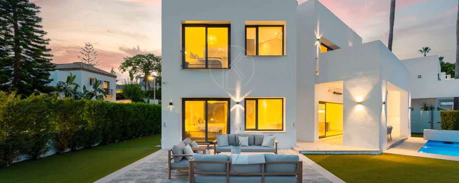 Contemporary Frontline Golf Villa with Panoramic Sea and Mountain Views