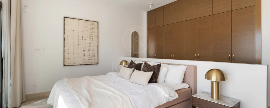 Contemporary Frontline Golf Villa with Panoramic Sea and Mountain Views