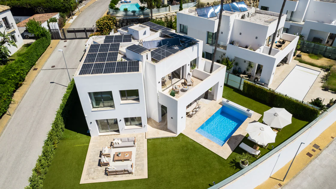 Contemporary Frontline Golf Villa with Panoramic Sea and Mountain Views
