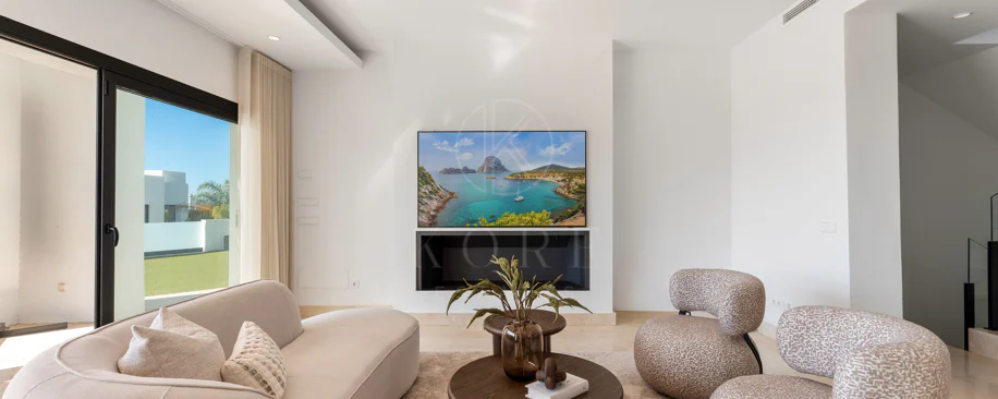 Contemporary Frontline Golf Villa with Panoramic Sea and Mountain Views