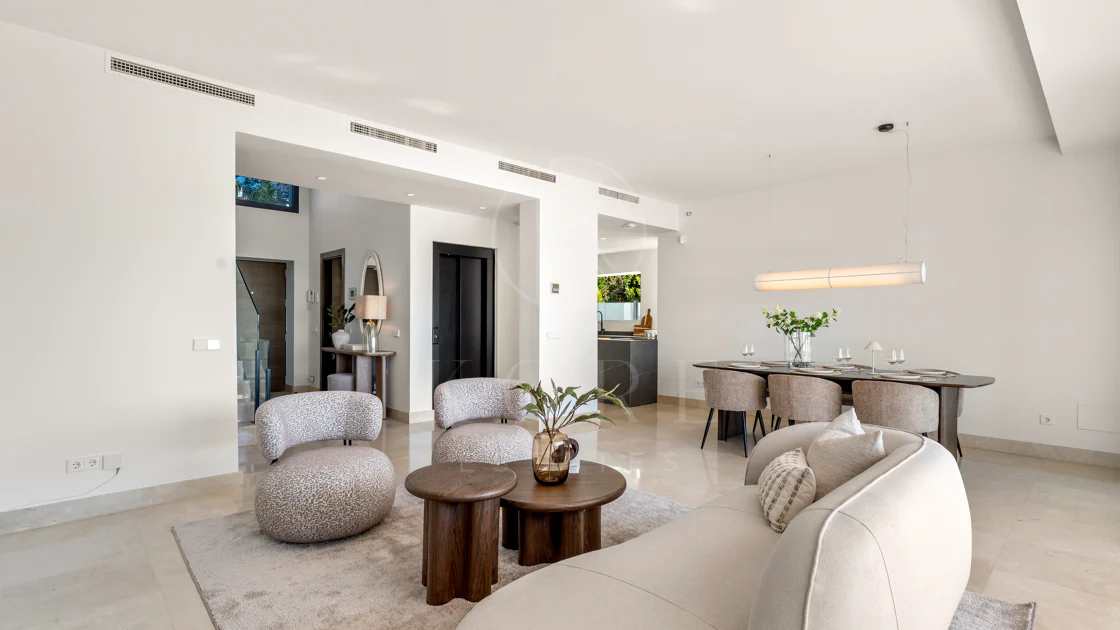 Contemporary Frontline Golf Villa with Panoramic Sea and Mountain Views