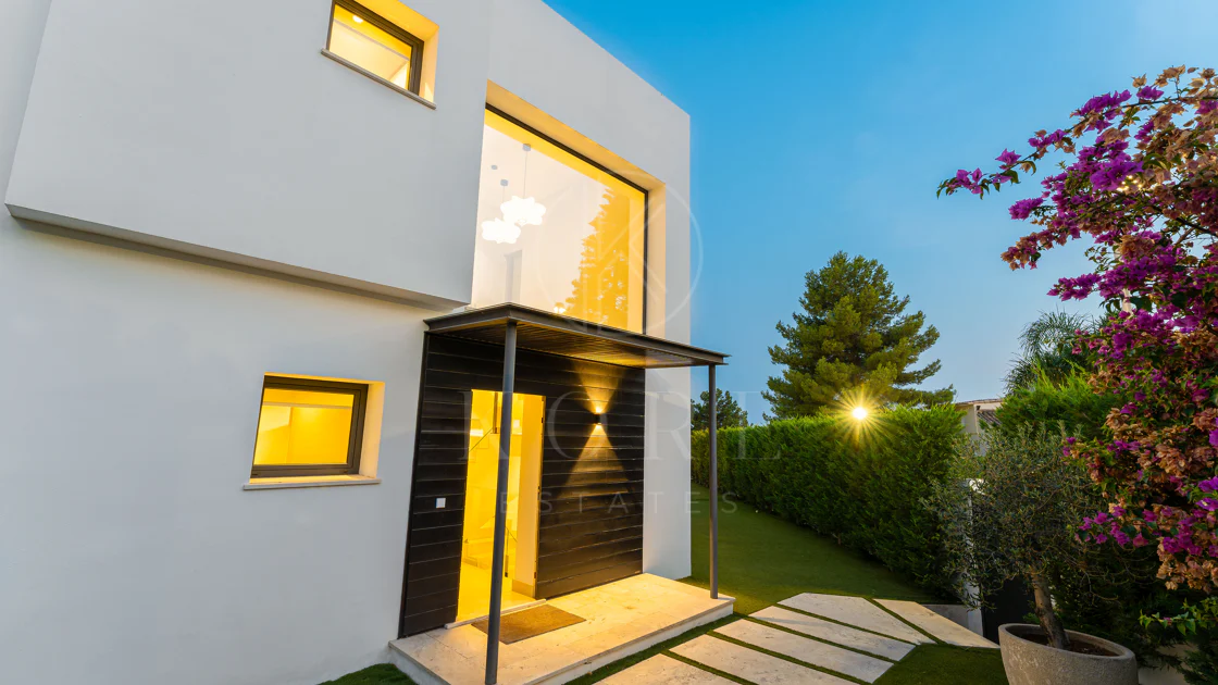 Contemporary Frontline Golf Villa with Panoramic Sea and Mountain Views