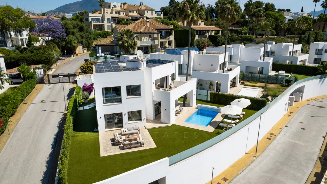 Contemporary Frontline Golf Villa with Panoramic Sea and Mountain Views