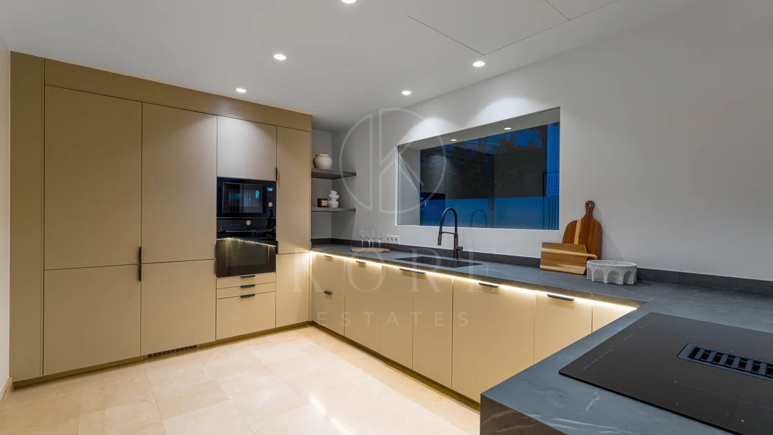 Contemporary Frontline Golf Villa with Panoramic Sea and Mountain Views