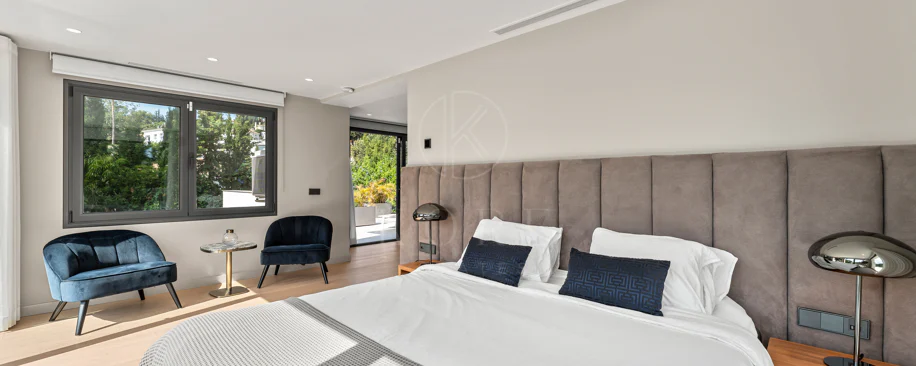 Contemporary Luxury Villa with Exceptional Outdoor Living in Las Brisas