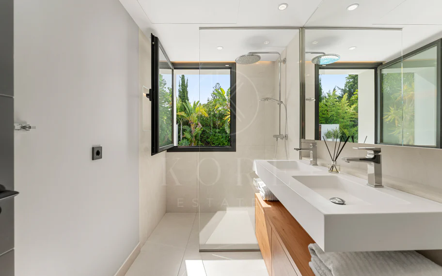 Villa de lujo contemporánea con excepcional vida al aire libre en Las Brisas
