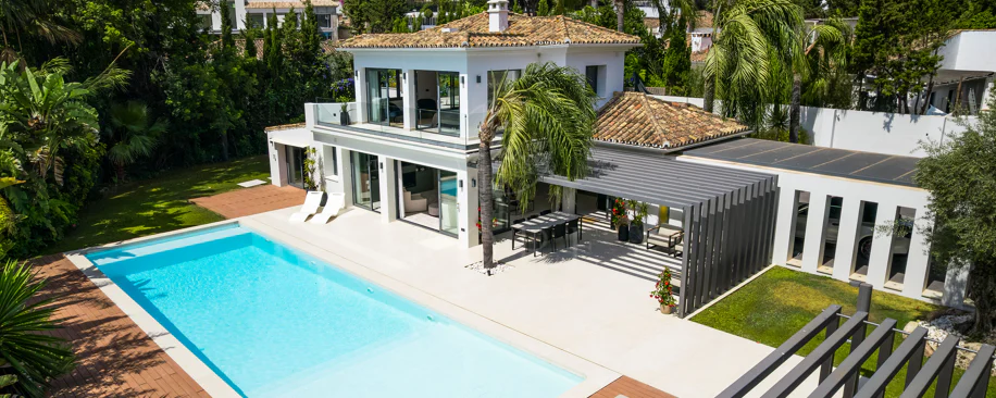 Contemporary Luxury Villa with Exceptional Outdoor Living in Las Brisas