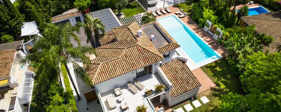 Contemporary Luxury Villa with Exceptional Outdoor Living in Las Brisas