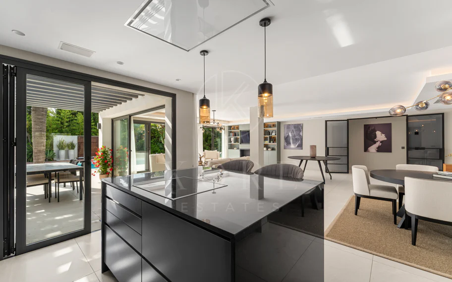 Villa de lujo contemporánea con excepcional vida al aire libre en Las Brisas