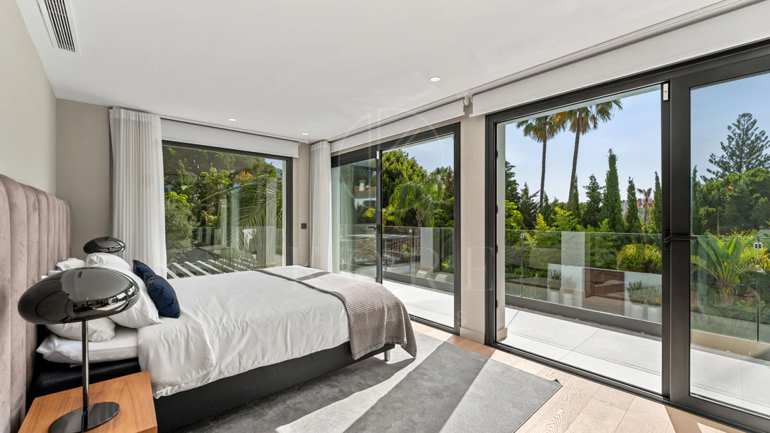Contemporary Luxury Villa with Exceptional Outdoor Living in Las Brisas