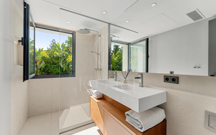 Villa de lujo contemporánea con excepcional vida al aire libre en Las Brisas