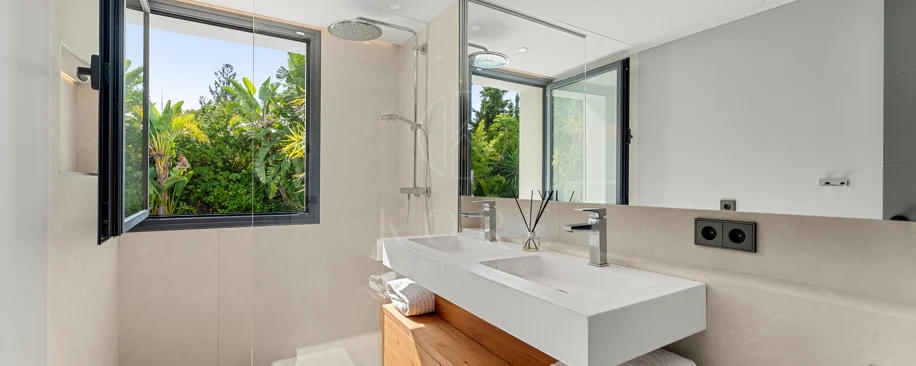 Contemporary Luxury Villa with Exceptional Outdoor Living in Las Brisas