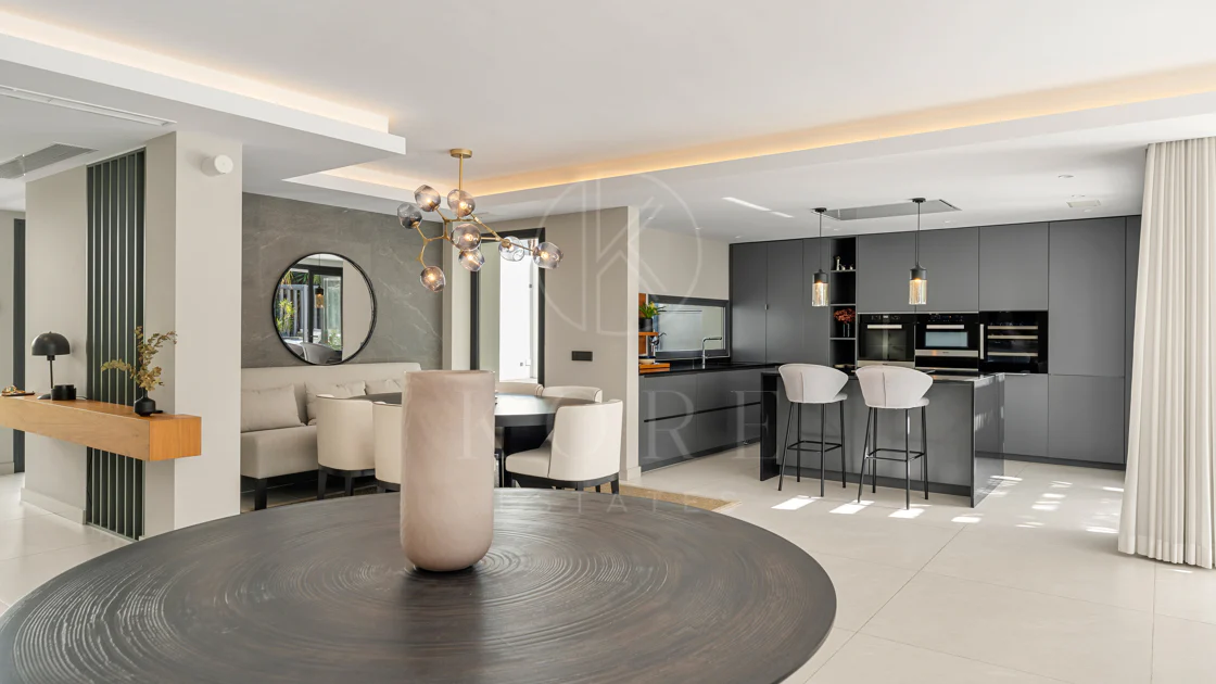 Contemporary Luxury Villa with Exceptional Outdoor Living in Las Brisas