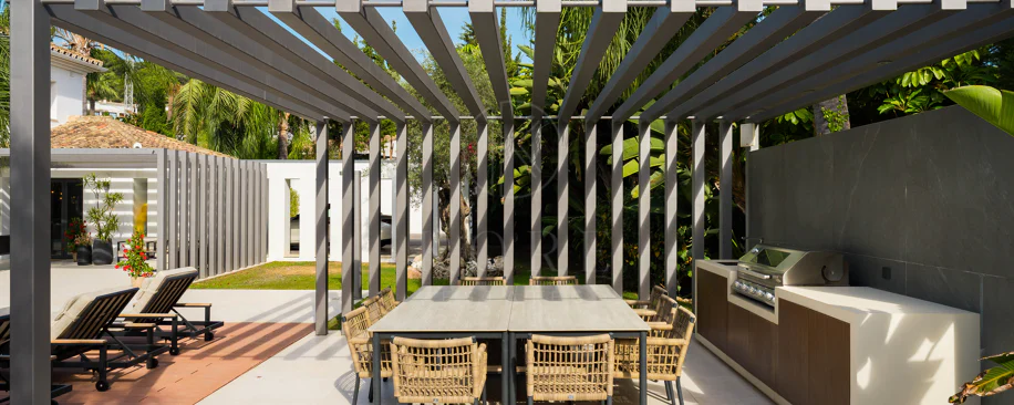 Contemporary Luxury Villa with Exceptional Outdoor Living in Las Brisas