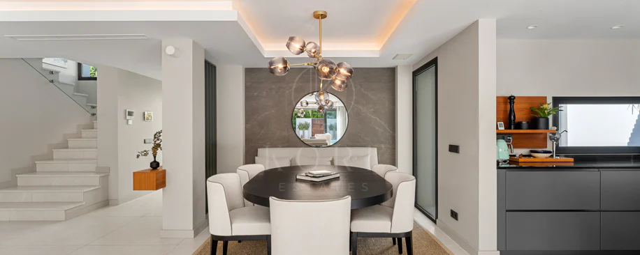 Contemporary Luxury Villa with Exceptional Outdoor Living in Las Brisas