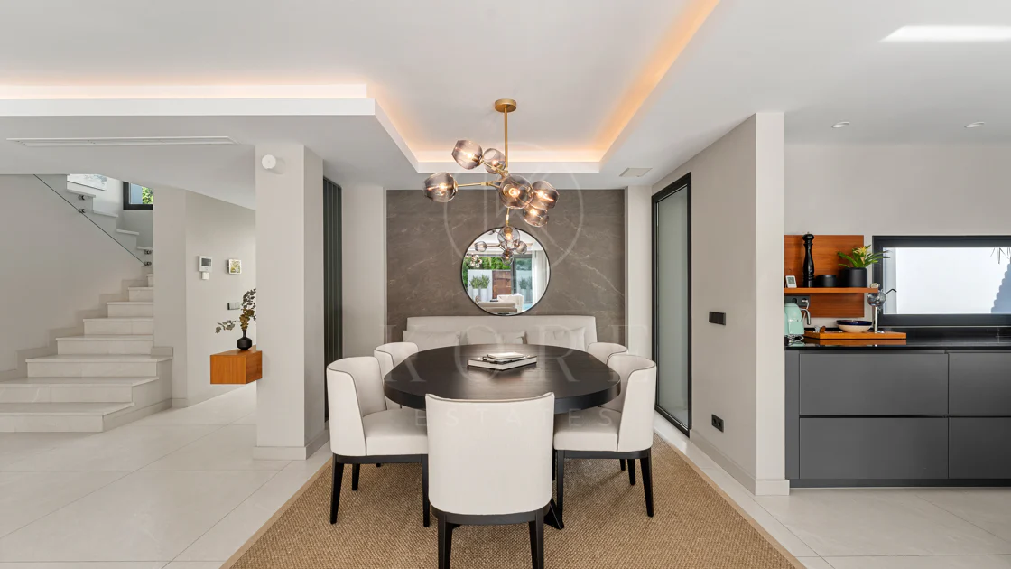Contemporary Luxury Villa with Exceptional Outdoor Living in Las Brisas