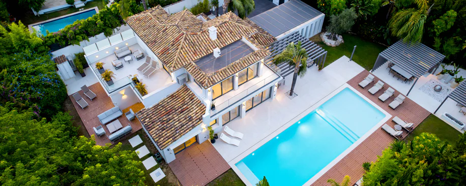Contemporary Luxury Villa with Exceptional Outdoor Living in Las Brisas