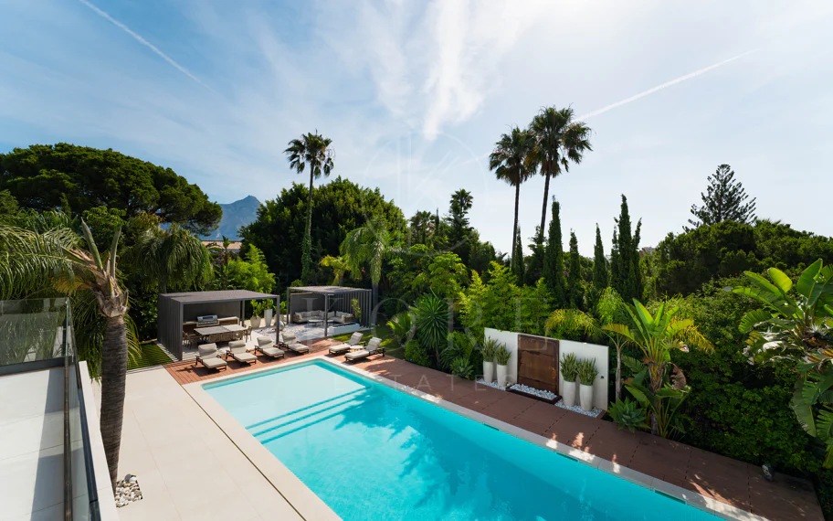 Villa de lujo contemporánea con excepcional vida al aire libre en Las Brisas