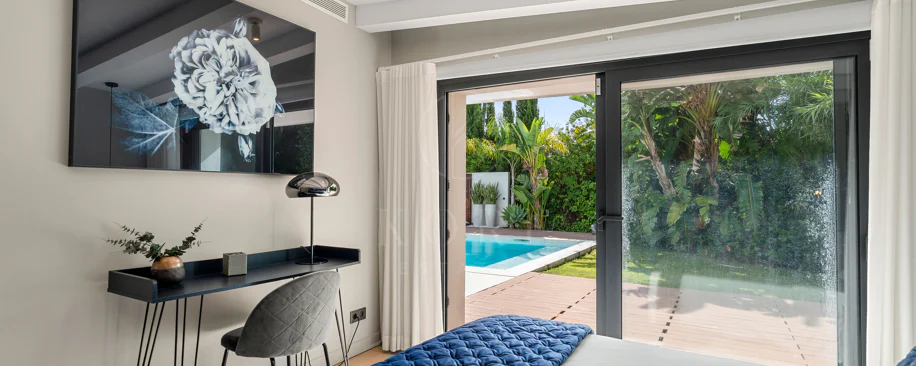 Contemporary Luxury Villa with Exceptional Outdoor Living in Las Brisas