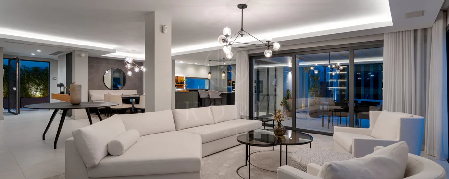 Contemporary Luxury Villa with Exceptional Outdoor Living in Las Brisas