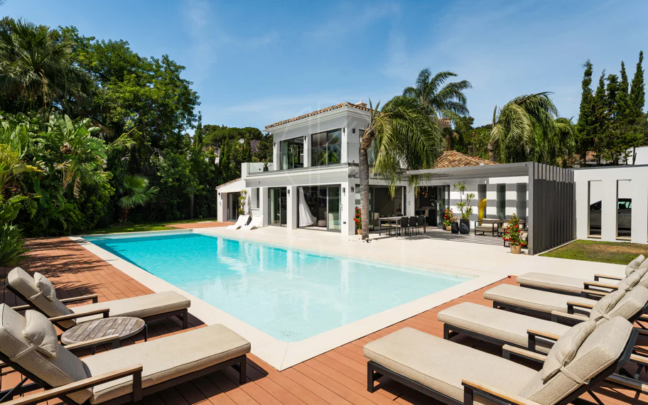 Villa de lujo contemporánea con excepcional vida al aire libre en Las Brisas