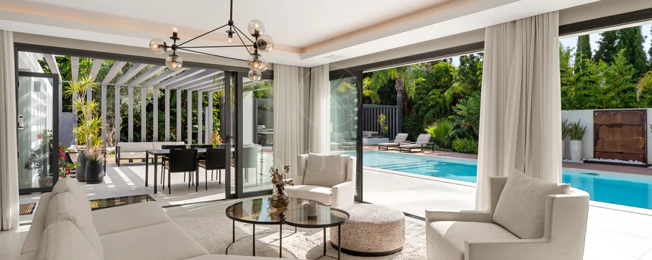 Contemporary Luxury Villa with Exceptional Outdoor Living in Las Brisas