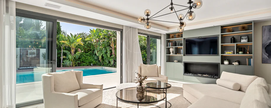 Contemporary Luxury Villa with Exceptional Outdoor Living in Las Brisas