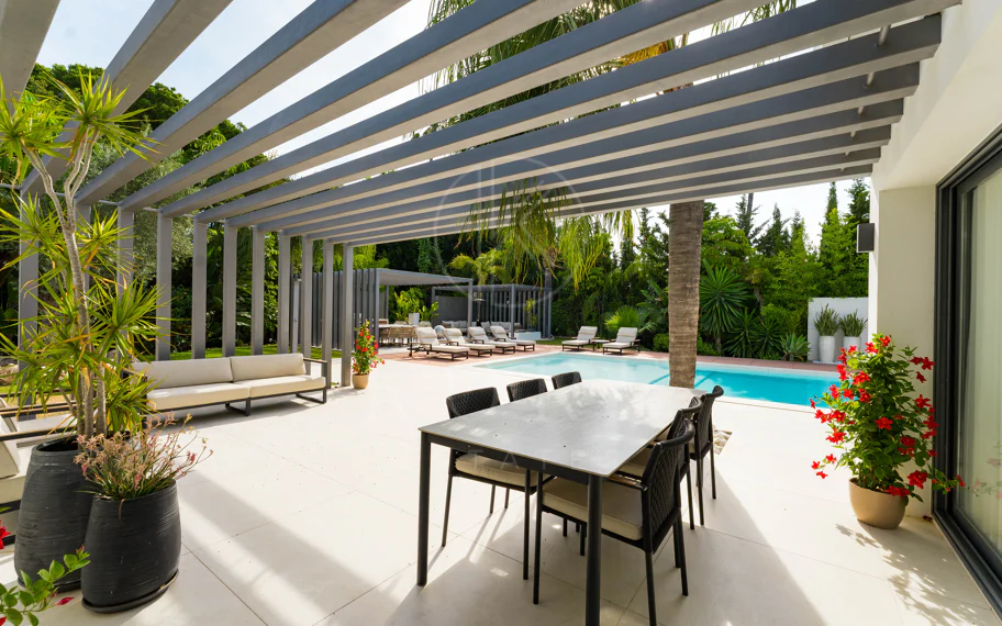 Villa de lujo contemporánea con excepcional vida al aire libre en Las Brisas