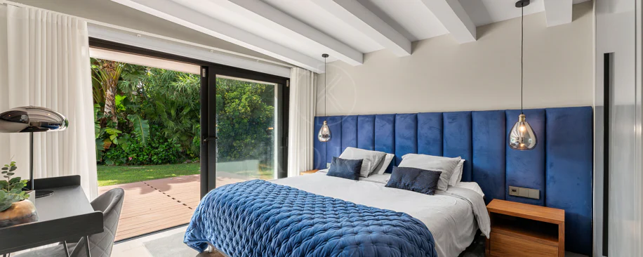 Contemporary Luxury Villa with Exceptional Outdoor Living in Las Brisas