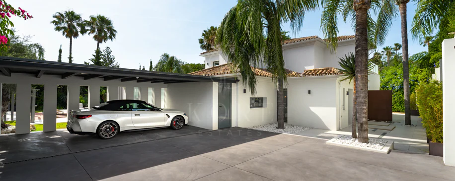 Contemporary Luxury Villa with Exceptional Outdoor Living in Las Brisas