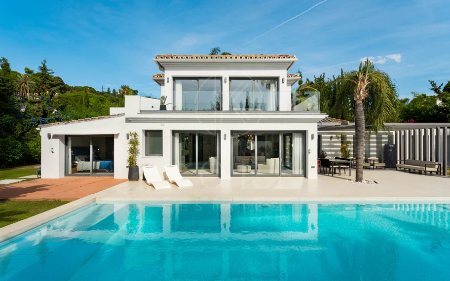 Villa de lujo contemporánea con excepcional vida al aire libre en Las Brisas