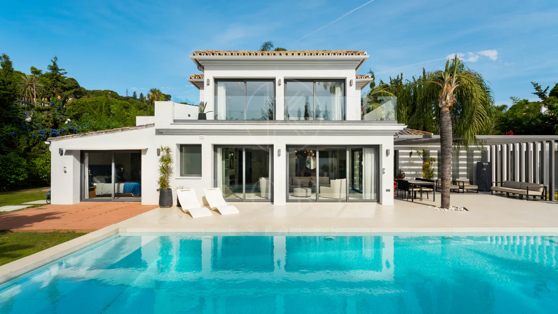 Contemporary Luxury Villa with Exceptional Outdoor Living in Las Brisas