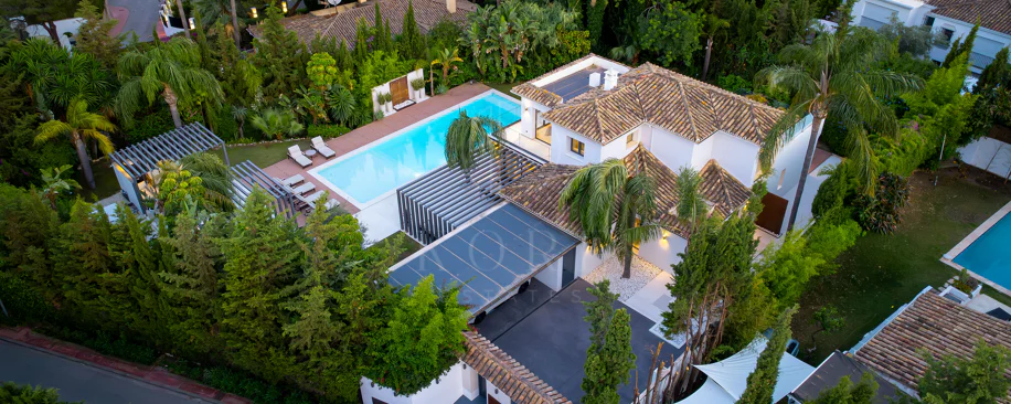 Contemporary Luxury Villa with Exceptional Outdoor Living in Las Brisas