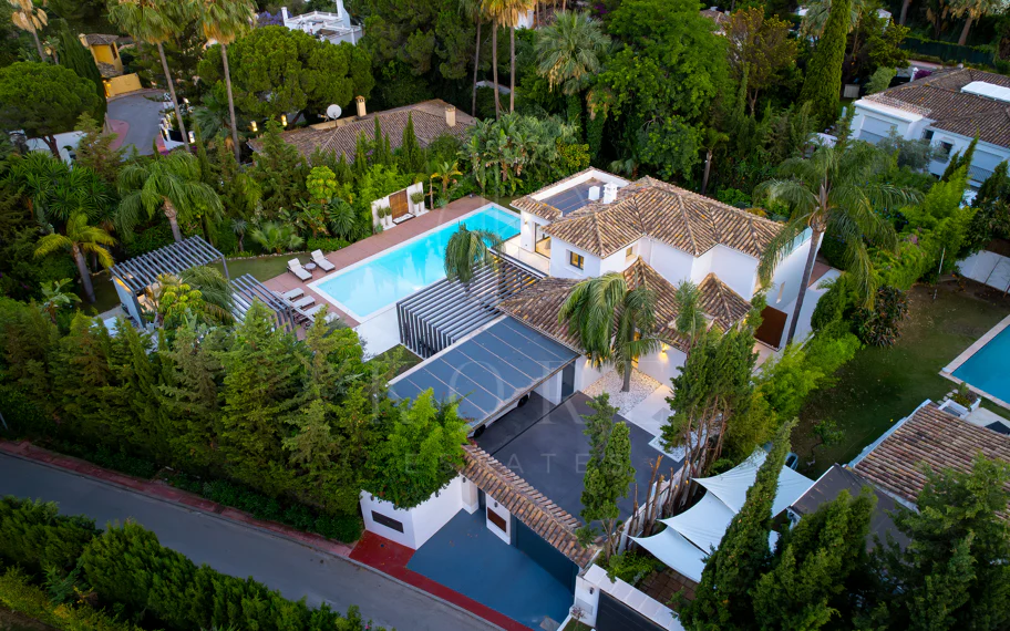 Villa de lujo contemporánea con excepcional vida al aire libre en Las Brisas