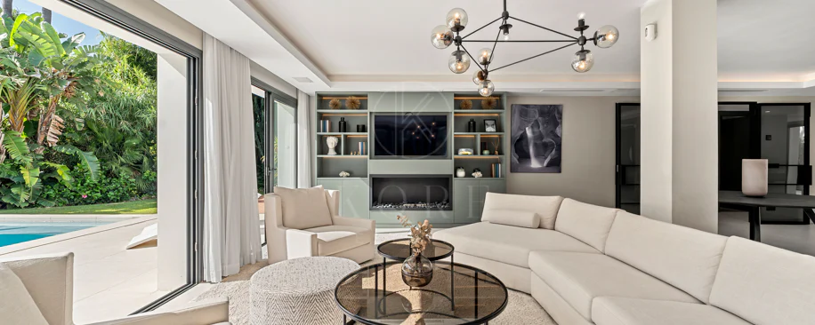 Contemporary Luxury Villa with Exceptional Outdoor Living in Las Brisas
