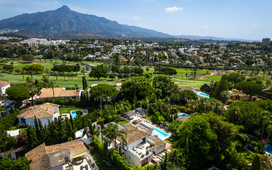 Villa de lujo contemporánea con excepcional vida al aire libre en Las Brisas