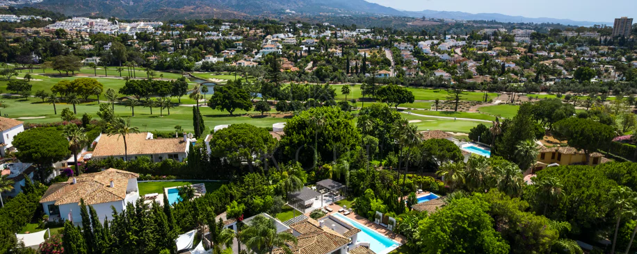Contemporary Luxury Villa with Exceptional Outdoor Living in Las Brisas