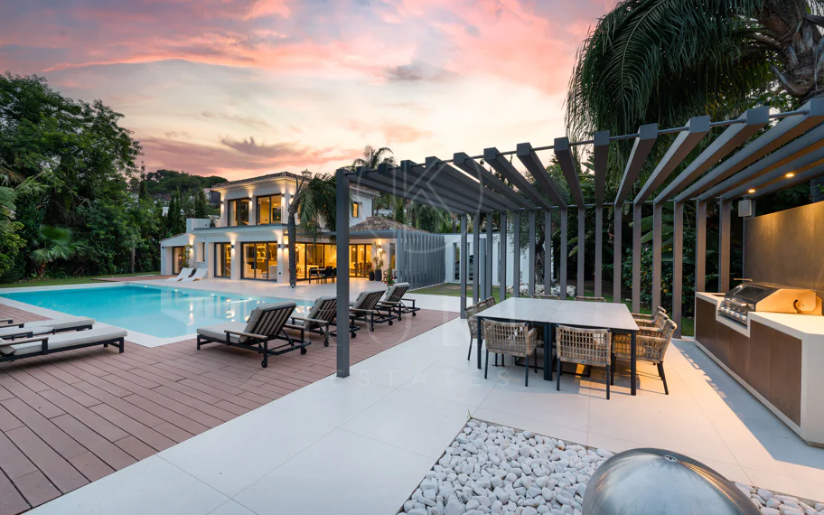 Villa de lujo contemporánea con excepcional vida al aire libre en Las Brisas
