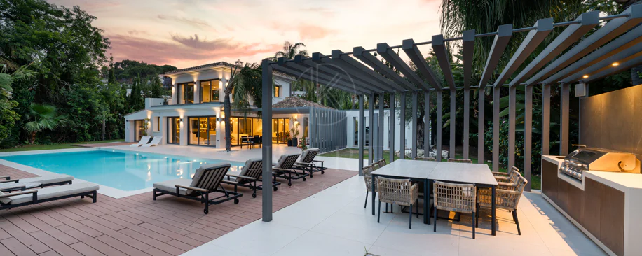 Contemporary Luxury Villa with Exceptional Outdoor Living in Las Brisas