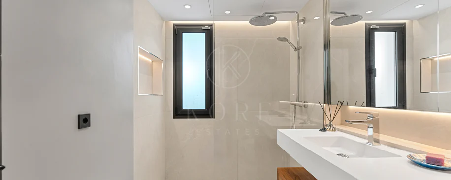 Contemporary Luxury Villa with Exceptional Outdoor Living in Las Brisas