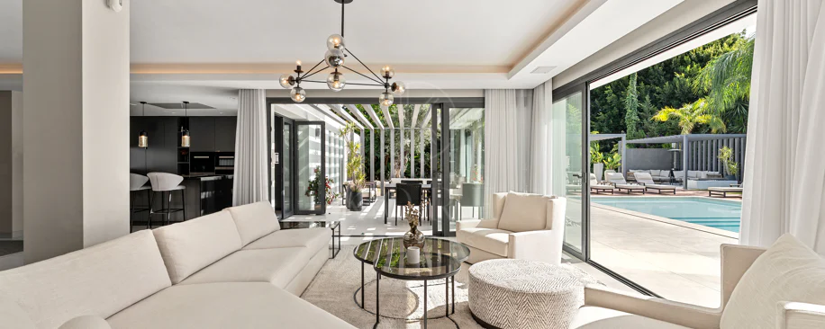 Contemporary Luxury Villa with Exceptional Outdoor Living in Las Brisas