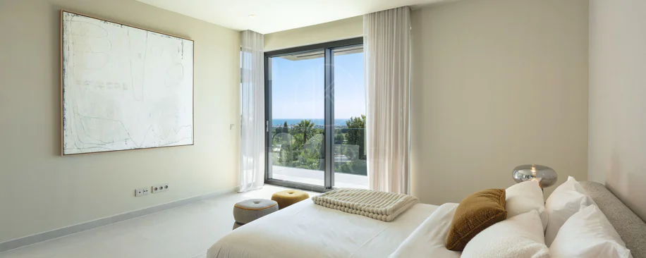 Contemporary Luxury Villa with Panoramic Sea Views in Los Flamingos