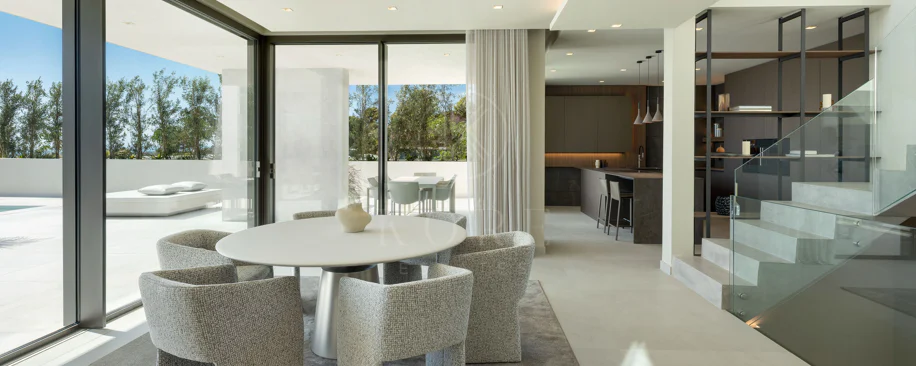 Contemporary Luxury Villa with Panoramic Sea Views in Los Flamingos