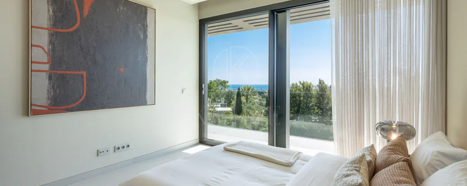 Contemporary Luxury Villa with Panoramic Sea Views in Los Flamingos